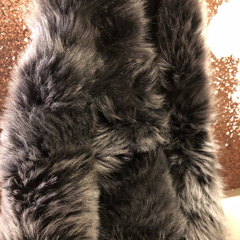 TOSCANA SHEARLING VEST *NEW* Like UGG SIZE S/M - Picture 8 of 12